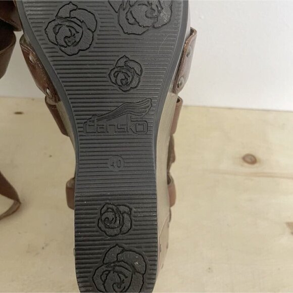 Dansko Size 40 10 Wedge Sandal Comfort Shoe Brown Strappy - Picture 8 of 8